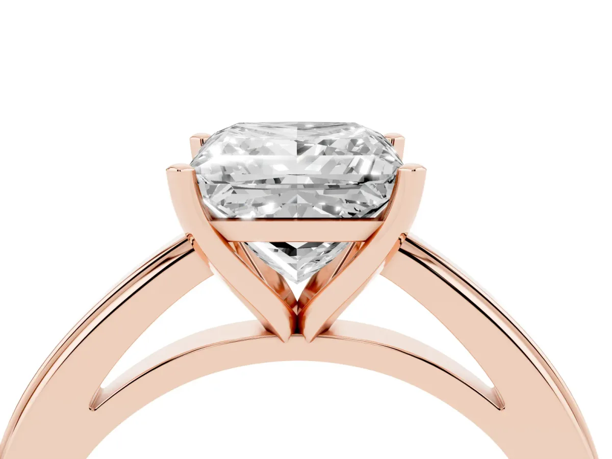 Princess Cut Solitaire Diamond Ring with Four-Prong Setting and Classic Band Rose gold