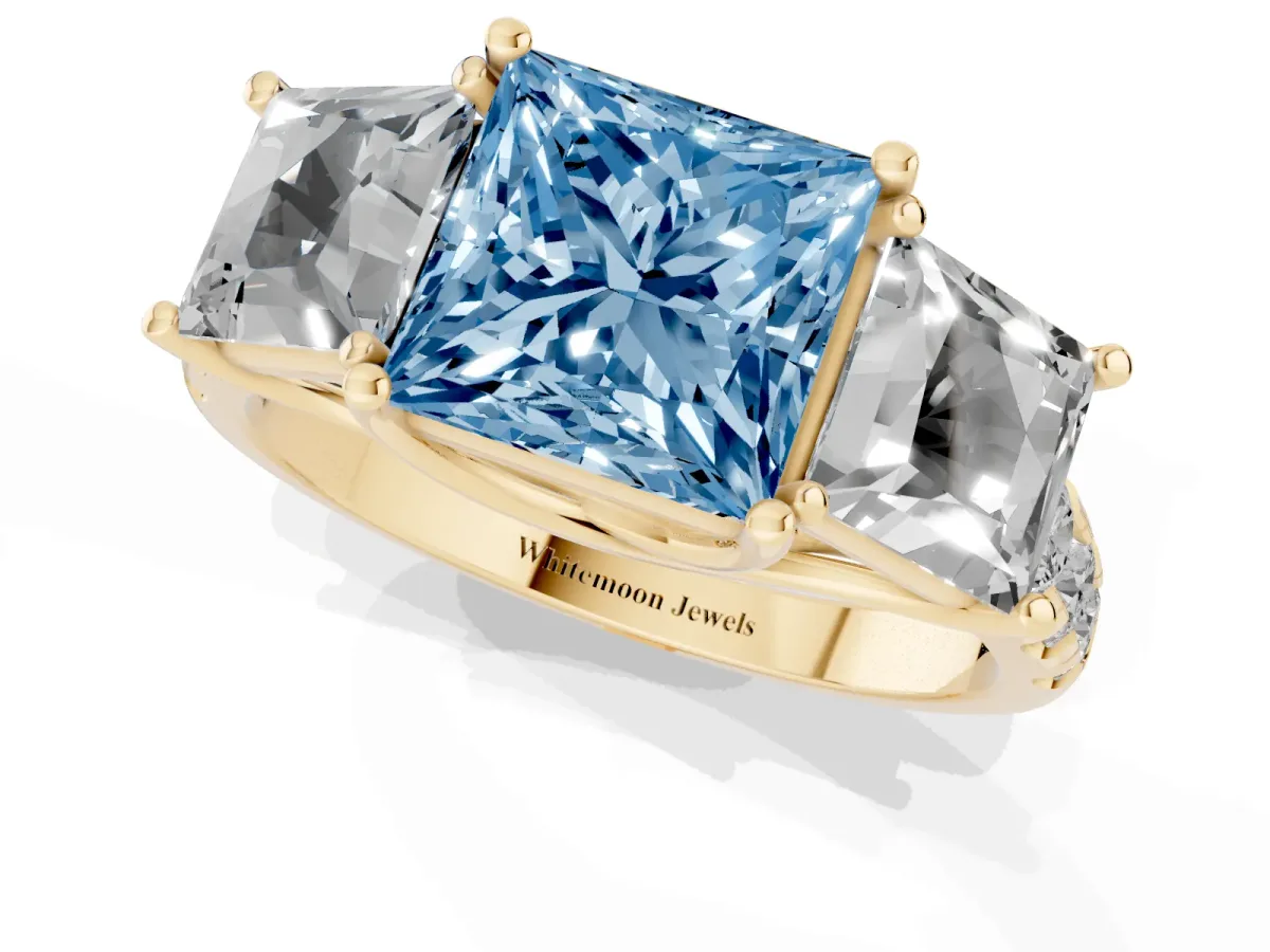 Fancy Blue Three-Stone Princess Cut Diamond Pavé Band with Prong Setting Yellow gold