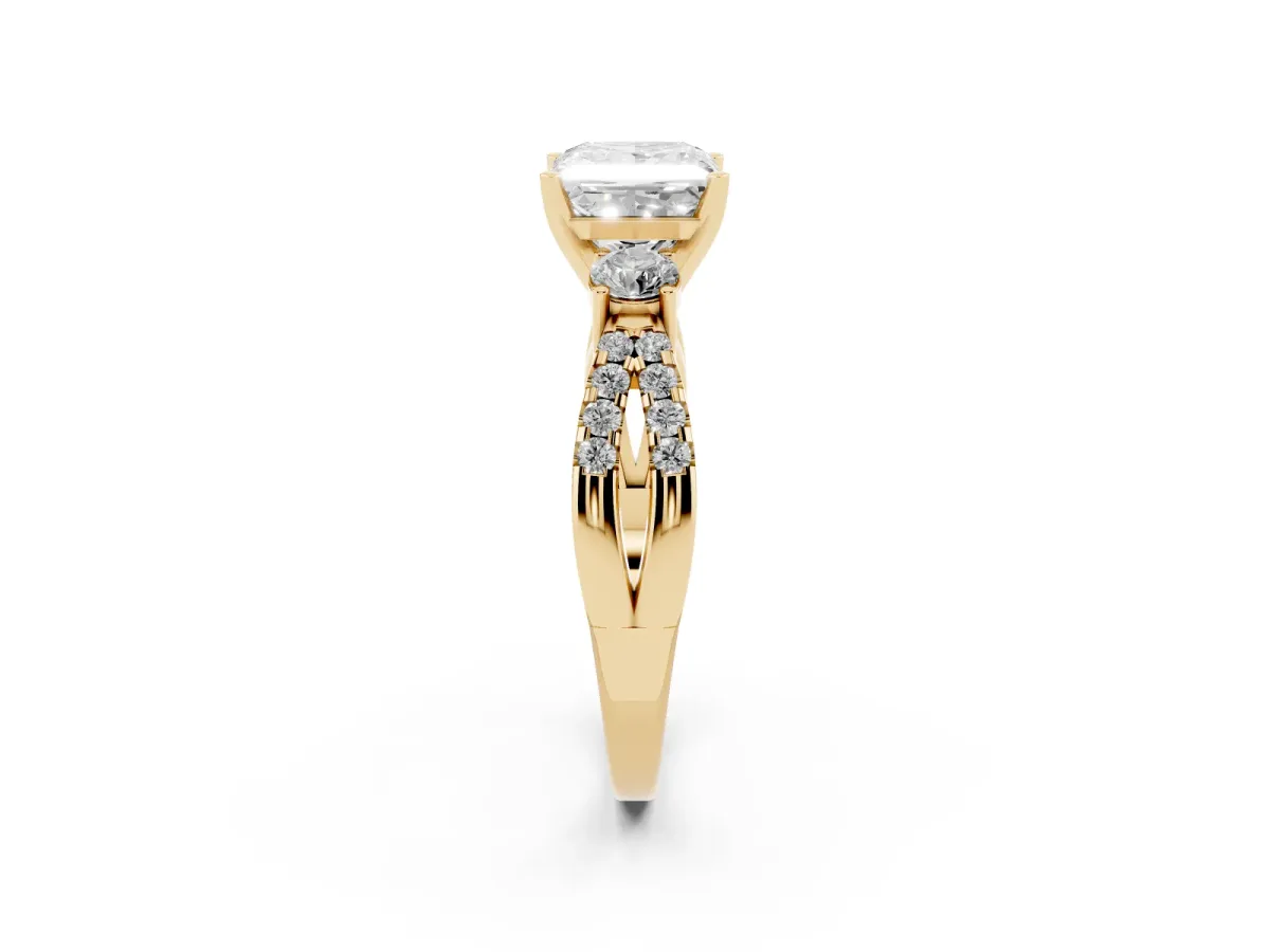 Princess Cut Diamond Three-Stone Ring with Pavé Split Shank and Four-Prong Setting Yellow gold