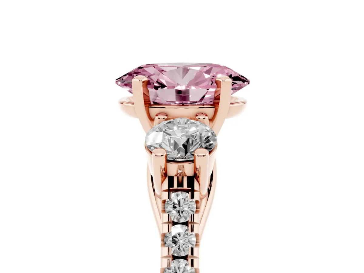 Fancy Pink Three-Stone Oval Cut Diamond Pavé Band with Four-Prong Setting Rose gold