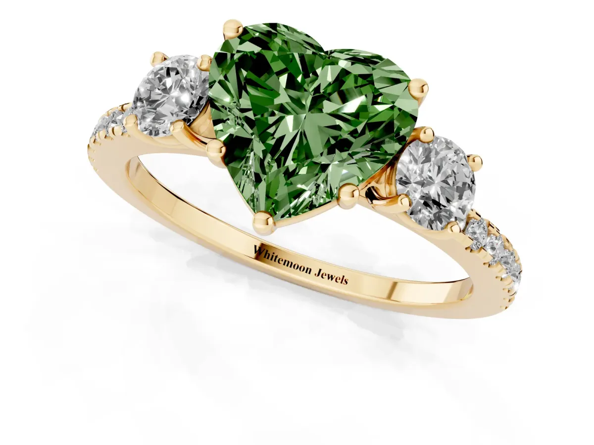 Fancy Green Three-Stone Heart Cut Cut Diamond Pavé Band with Prong Setting Yellow gold