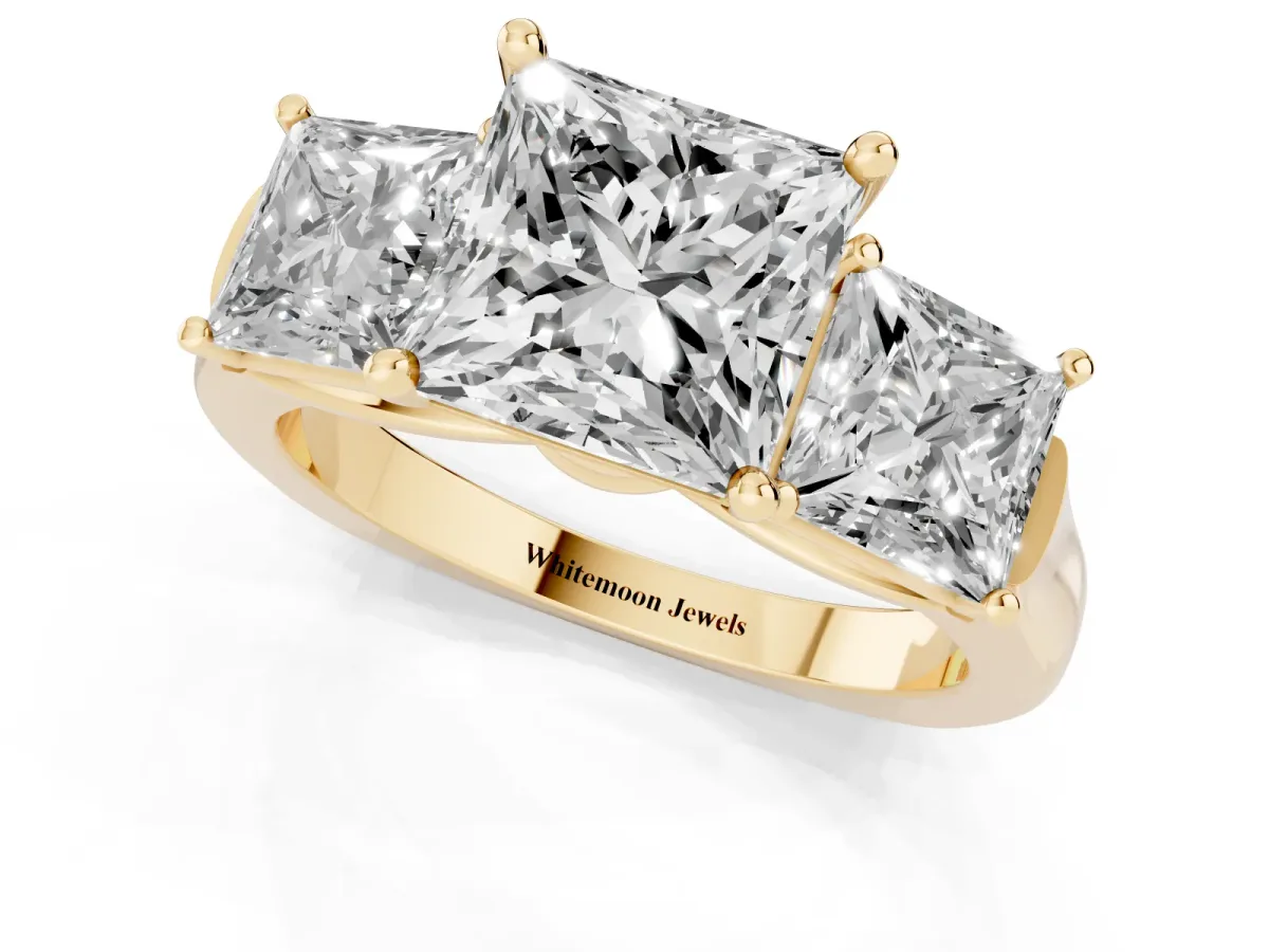 Three-Stone Princess Cut Brilliant Diamond Trellis Ring with Comfort Fit Band Yellow gold
