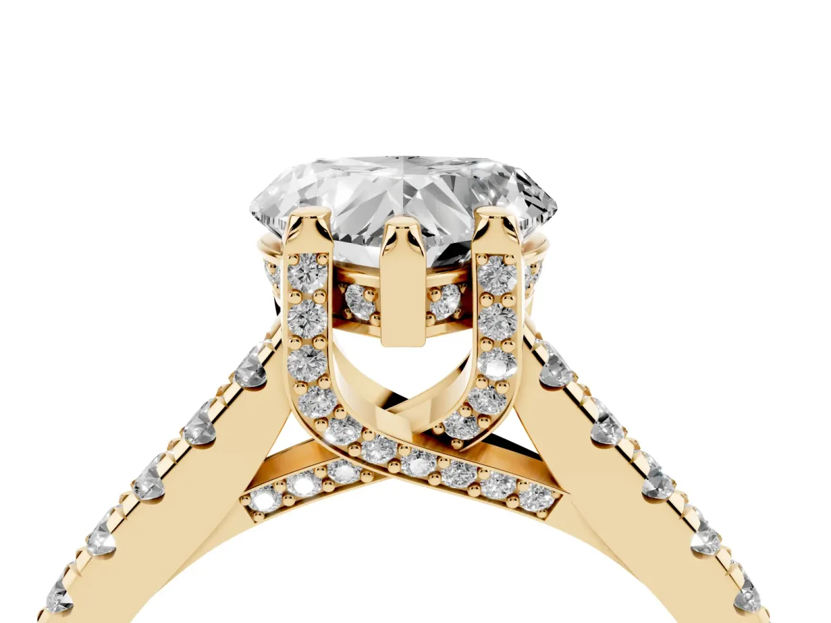 Heart Cut Brilliant Diamond Solitaire with Pavé Band and Four-Prong Setting Yellow gold