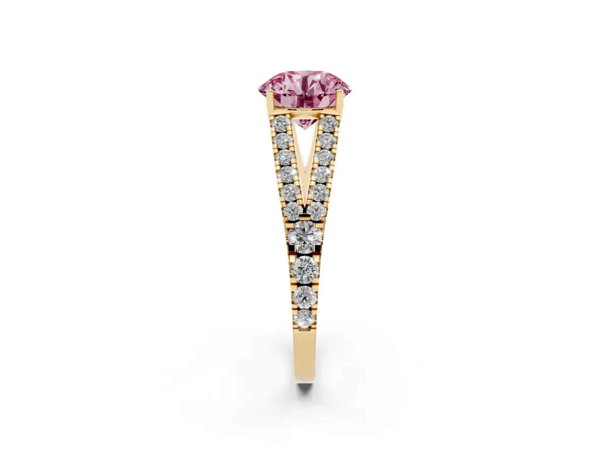 Fancy Pink Round Cut Diamond Split Shank Pavé Engagement Ring with Four-Prong Setting Yellow gold