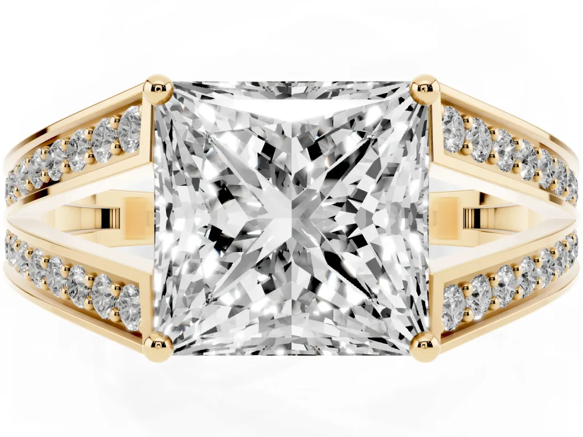 Princess Cut Diamond Split Shank Ring with Pavé Band and Four-Prong Setting Yellow gold