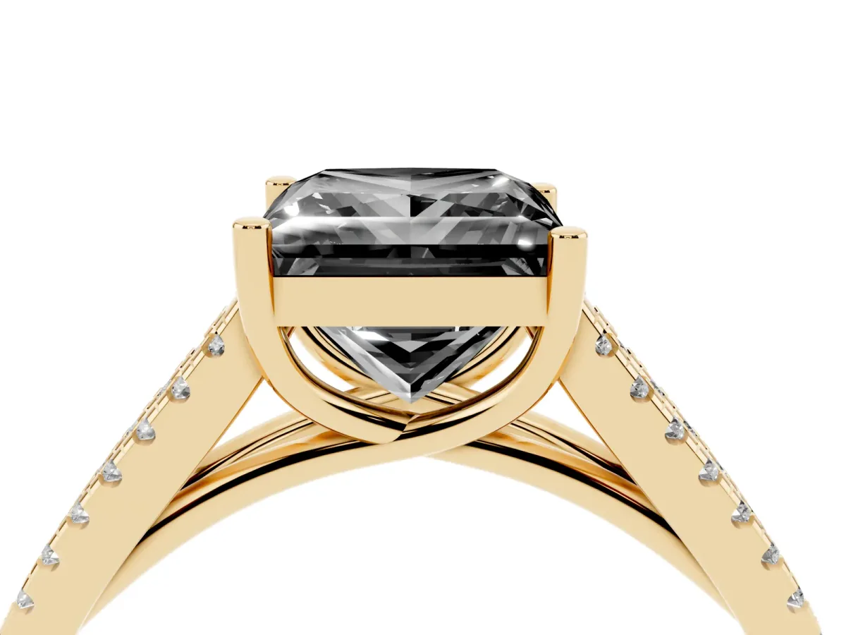 Fancy Black Princess Cut Diamond Solitaire Engagement Ring with Split Shank Pavé Band Yellow gold