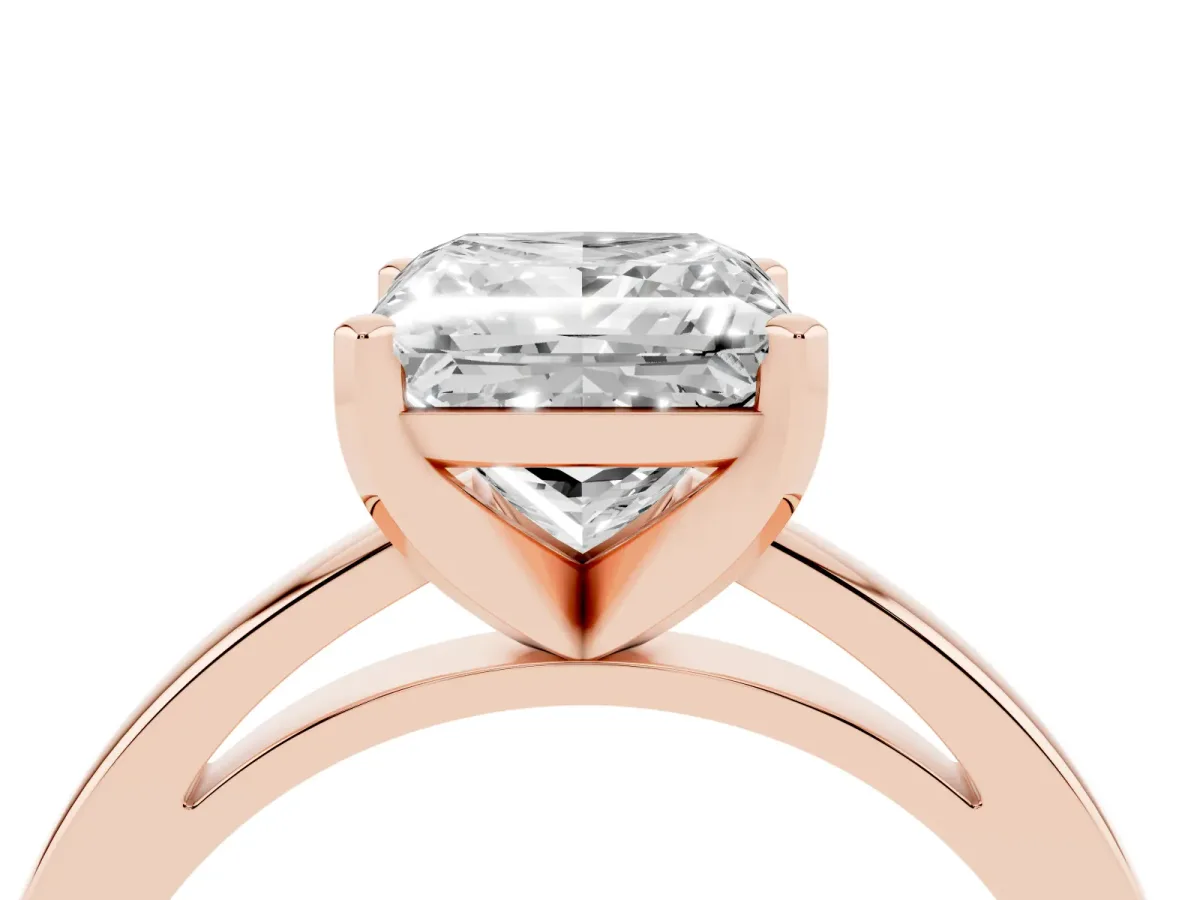 Princess Cut Solitaire Diamond Engagement Ring with Four-Prong Setting on a Classic Band Rose gold