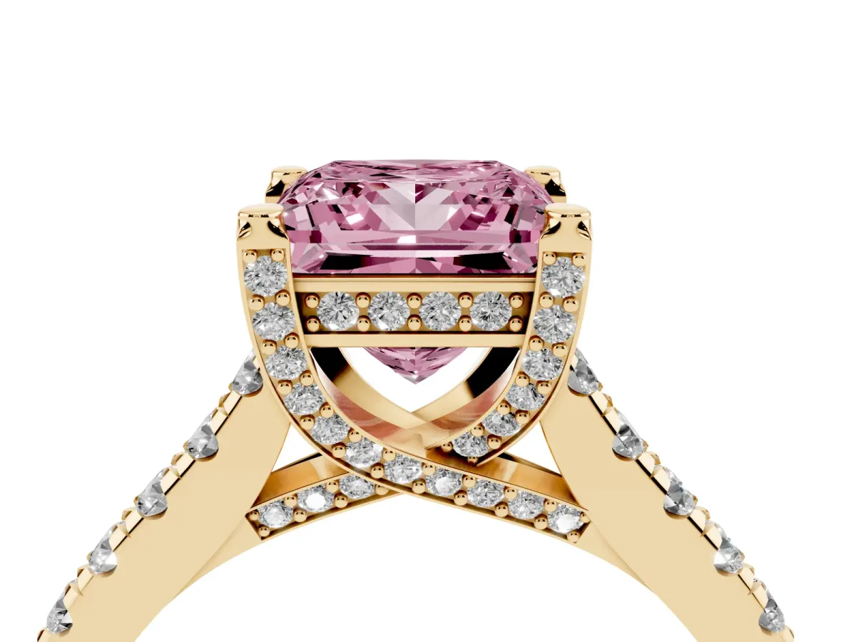 Fancy Pink Princess Cut Brilliant Diamond Solitaire with Pavé Band and Four-Prong Setting Yellow gold