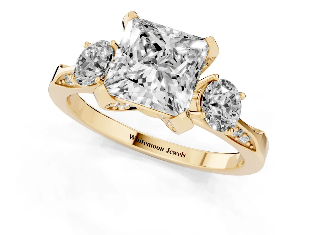 Princess Cut Brilliant Three-Stone Diamond Ring with Pavé Band and Four-Prong Setting Yellow gold
