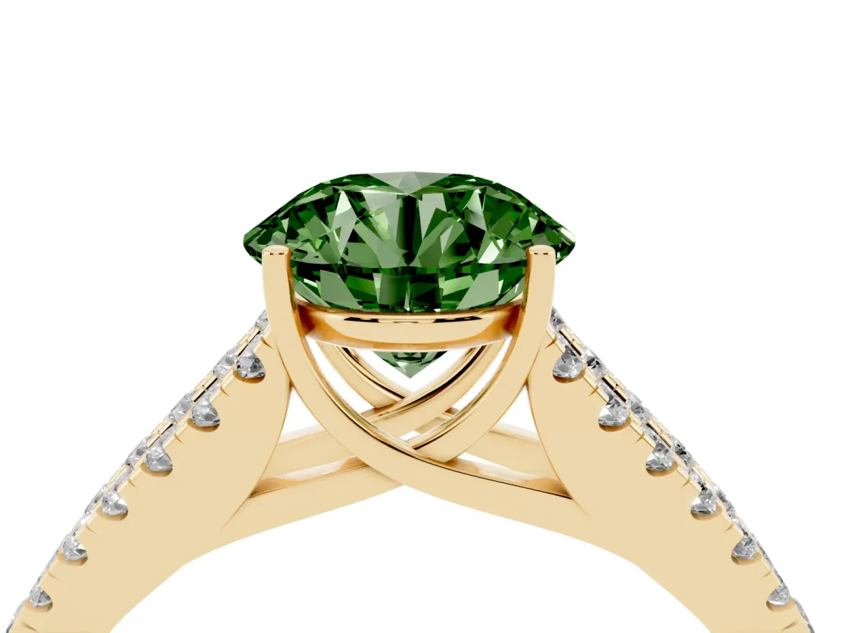 Fancy Green Round Cut Diamond Split Shank Pavé Engagement Ring with Four-Prong Setting Yellow gold