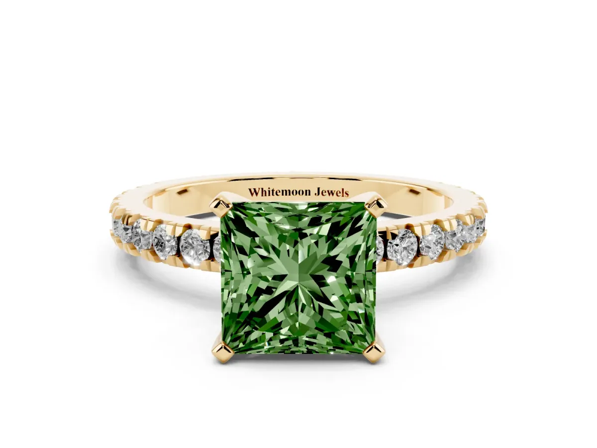 Fancy Green Princess Cut Diamond Pavé Band Solitaire with Four-Prong Setting Yellow gold