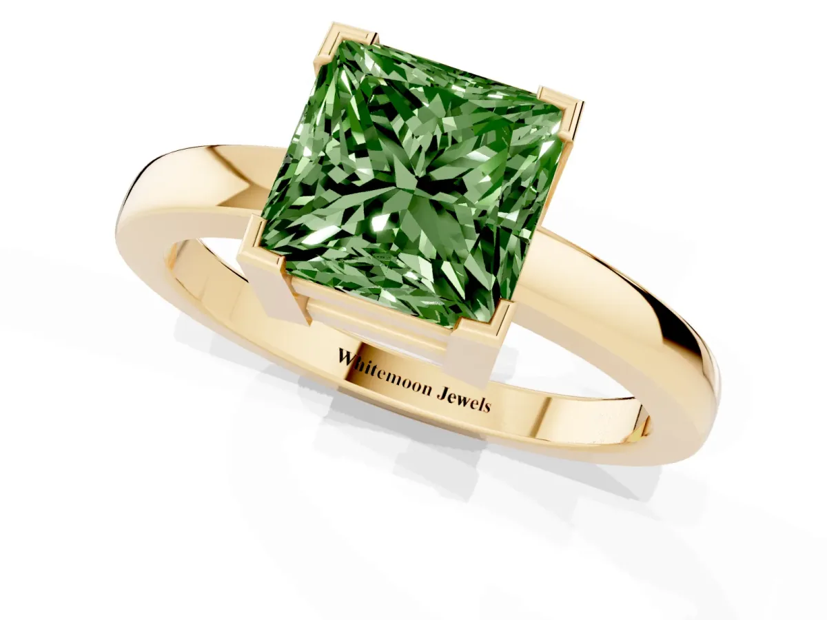Fancy Green Princess Cut Cut Solitaire Ring with Four-Prong Setting and Classic Band Yellow gold