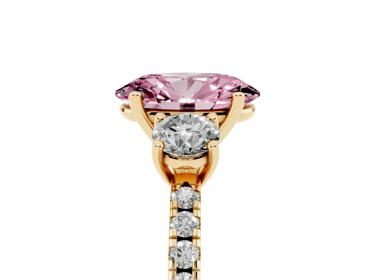 Fancy Pink Three-Stone Oval Cut Cut Diamond Pavé Band with Prong Setting Yellow gold