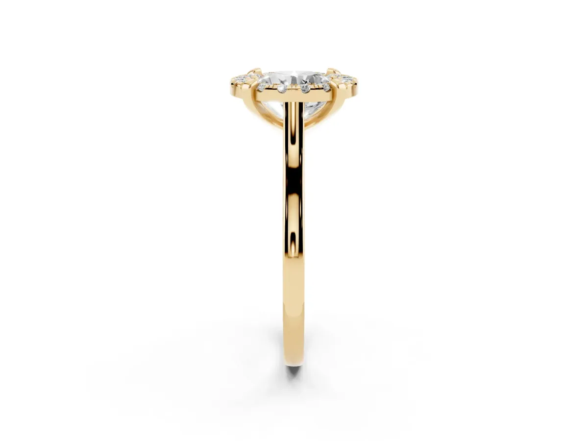 Round Cut Diamond Cluster Halo Solitaire with Four-Prong Setting Yellow gold