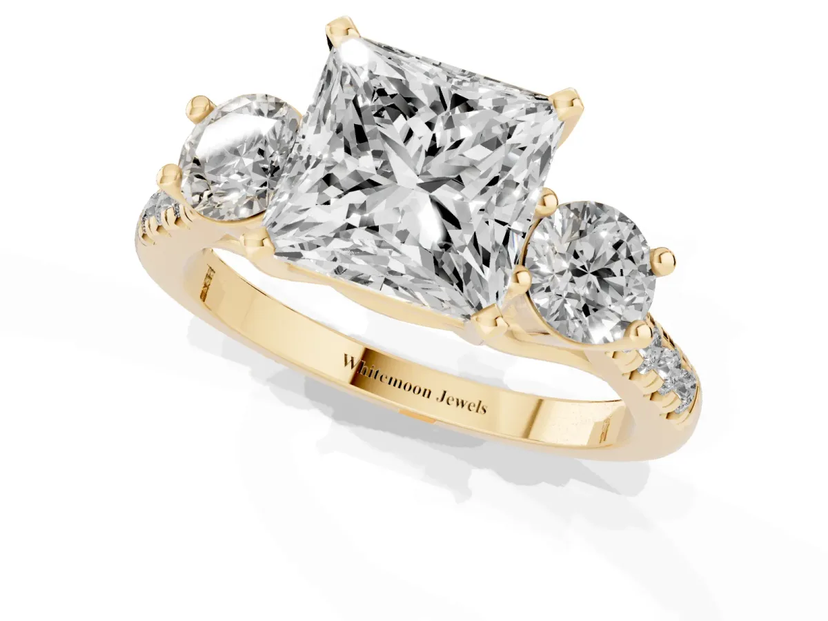 Three-Stone Princess Cut Diamond Pavé Band with Four-Prong Setting Yellow gold