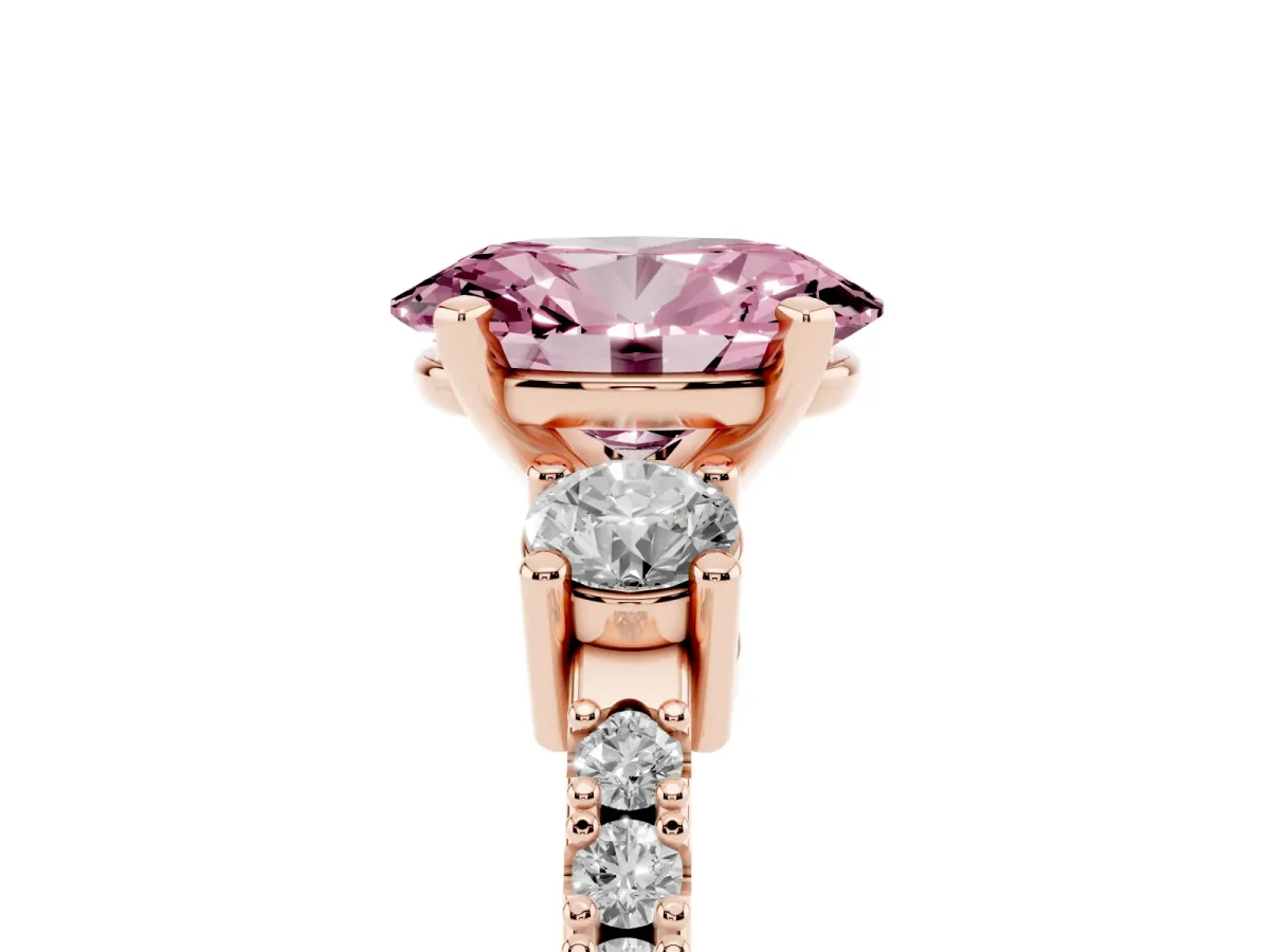 Fancy Pink Oval Cut Three-Stone Diamond Pavé Band with Prong Setting Rose gold