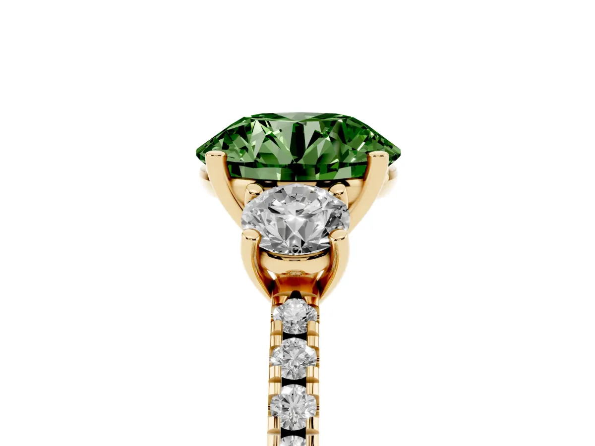 Fancy Green Three-Stone Round Cut Cut Diamond Pavé Band with Prong Setting Yellow gold