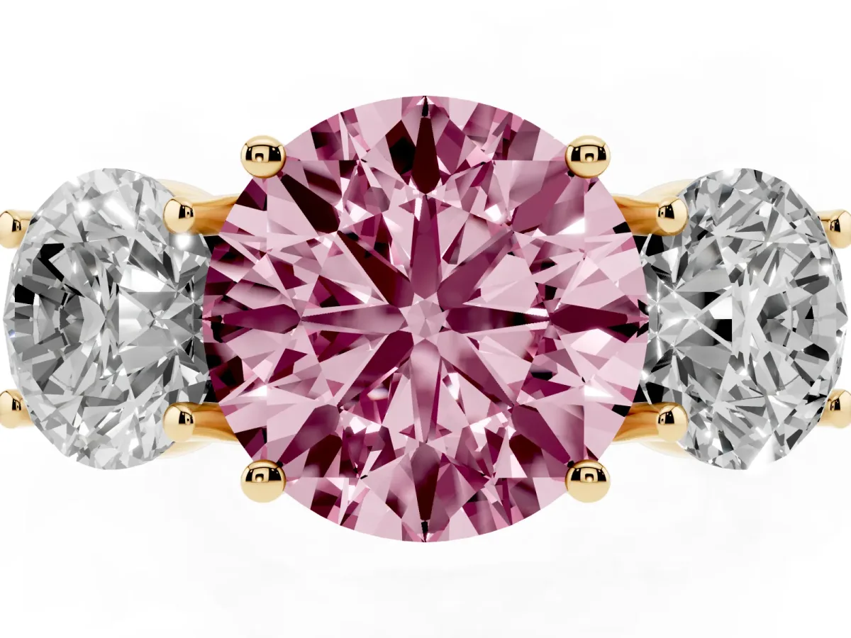 Fancy Pink Three-Stone Round Cut Diamond Pavé Band with Prong Setting Yellow gold