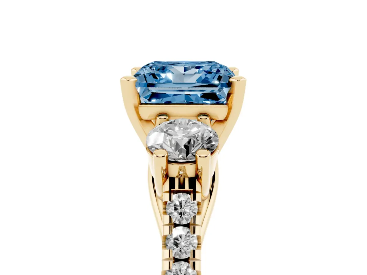 Fancy Blue Three-Stone Princess Cut Diamond Pavé Band with Four-Prong Setting Yellow gold