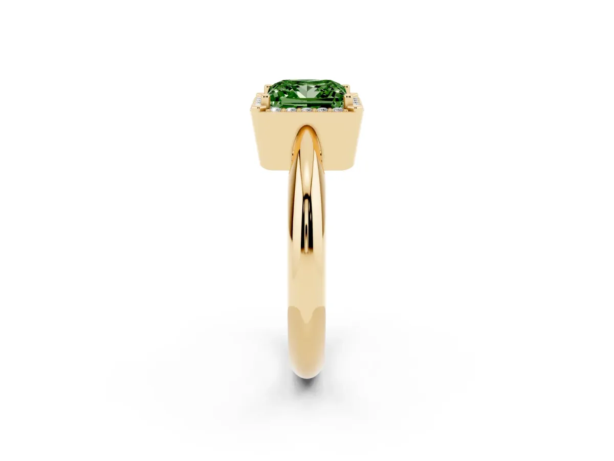 Fancy Green Princess Cut Cut Diamond Halo Engagement Ring with Split Shank and Four-Prong Setting Yellow gold
