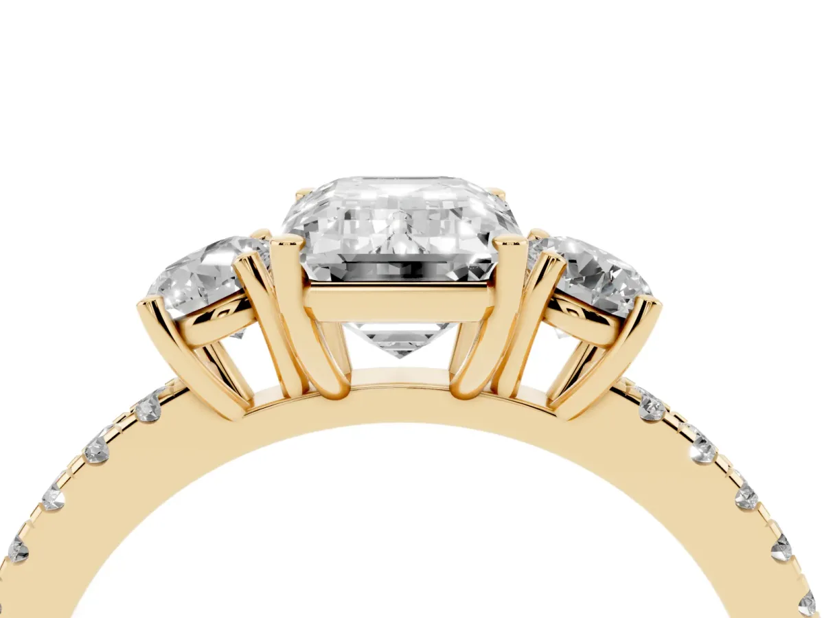 Three-Stone Emerald Cut Cut Diamond Pavé Band with Prong Setting Yellow gold