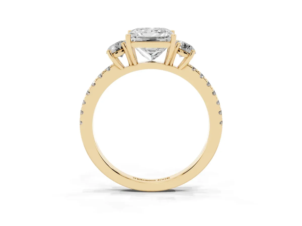 Three-Stone Princess Cut Cut Diamond Pavé Band with Prong Setting Yellow gold