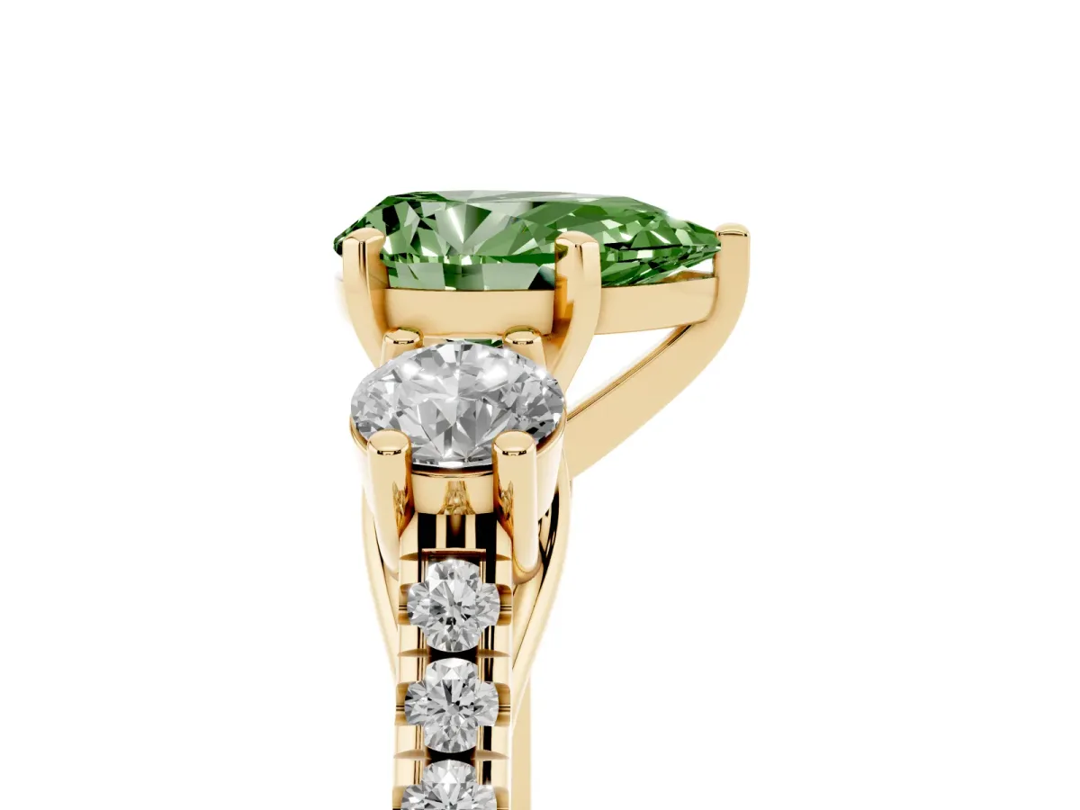 Fancy Green Three-Stone Pear Cut Diamond Pavé Band with Four-Prong Setting Yellow gold