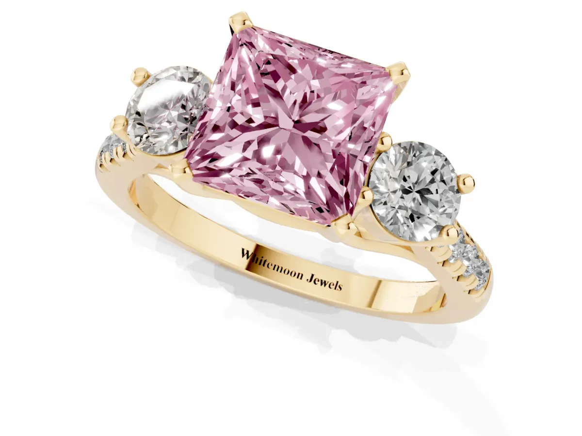 Fancy Pink Three-Stone Princess Cut Diamond Pavé Band with Four-Prong Setting Yellow gold