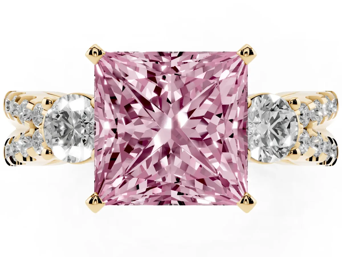 Fancy Pink Princess Cut Diamond Three-Stone Ring with Pavé Split Shank and Four-Prong Setting Yellow gold