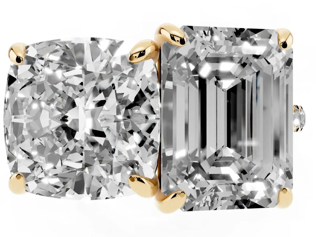 Cushion and Emerald Toi Moi Ring with Prong Setting and Pave Band Yellow gold