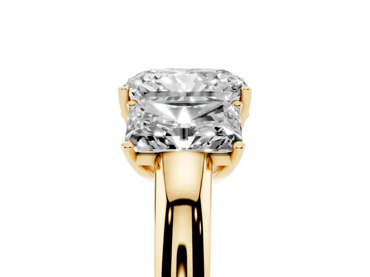 Radiant Cut Diamond Three-Stone Ring with Four-Prong Setting and Classic Band Yellow gold
