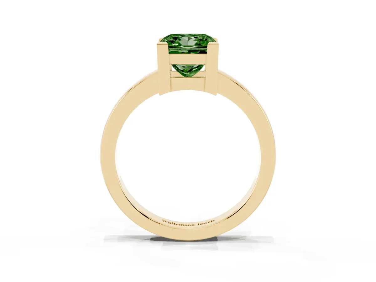 Fancy Green Princess Cut Cut Solitaire Ring with Four-Prong Setting and Classic Band Yellow gold