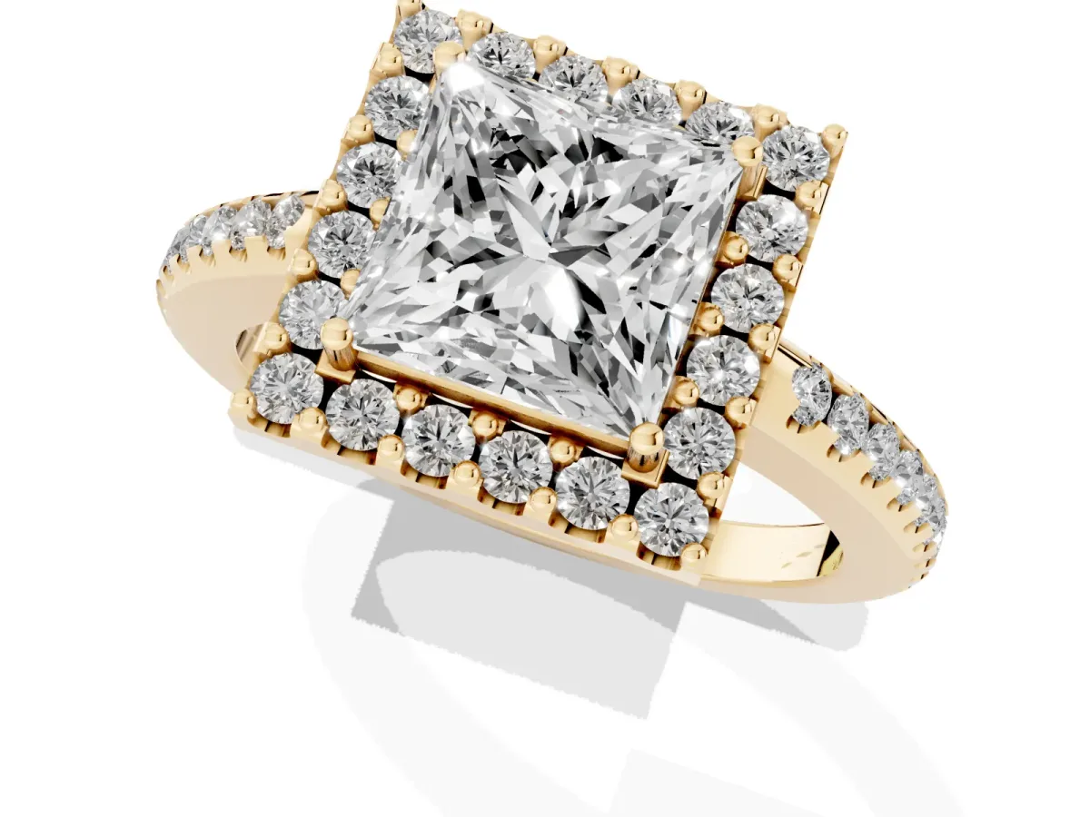 Princess Cut Diamond Pavé Halo Ring with Four-Prong Setting Yellow gold