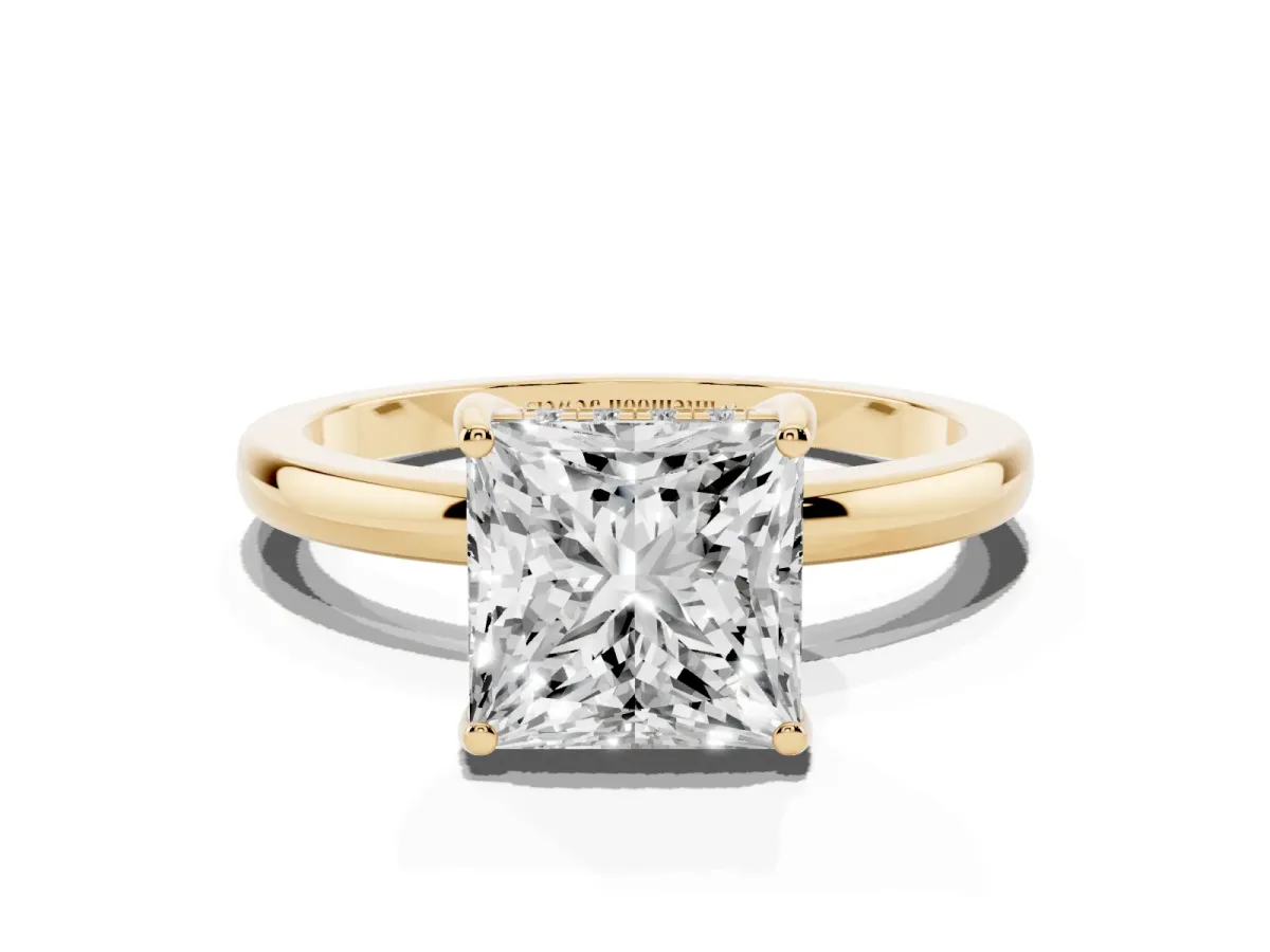 Princess Cut Solitaire Diamond Ring with Prong Setting and Plain Band Yellow gold
