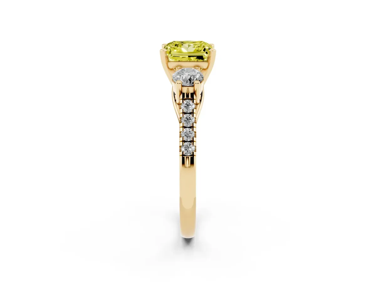 Fancy Yellow Three-Stone Princess Cut Diamond Pavé Band with Four-Prong Setting Yellow gold