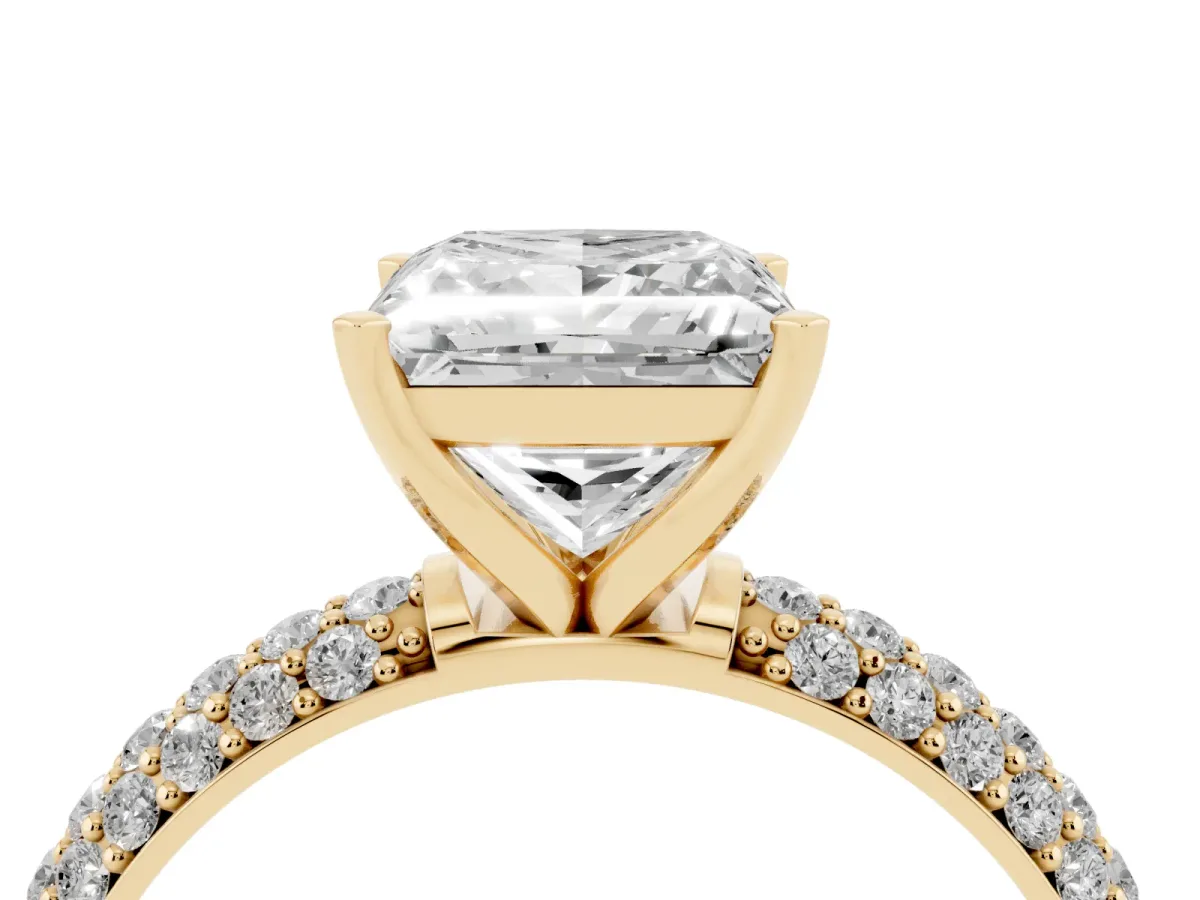Princess Cut Diamond Solitaire Ring with Prong Setting and Pavé Band Yellow gold