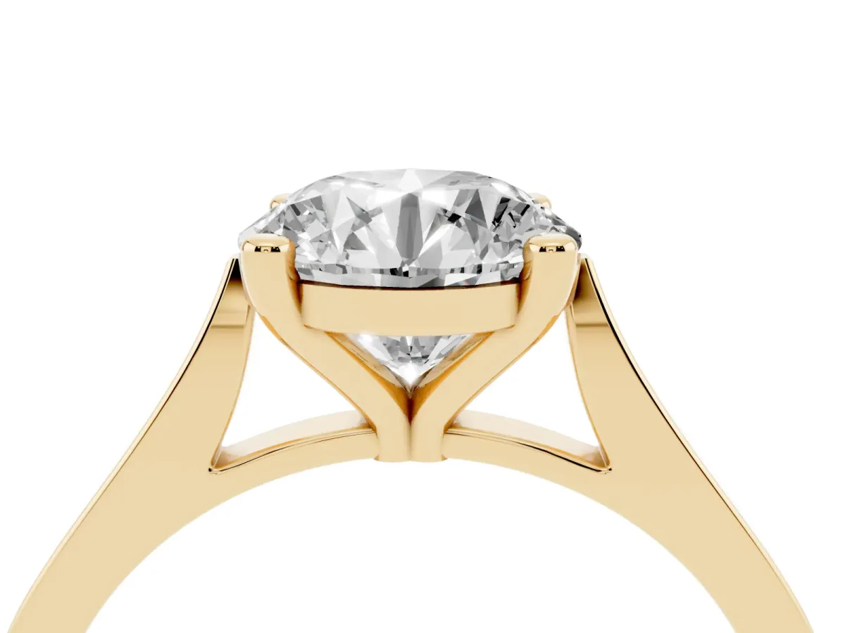 Round Cut Solitaire Diamond Ring with Four-Prong Setting and Tapered Band Yellow gold