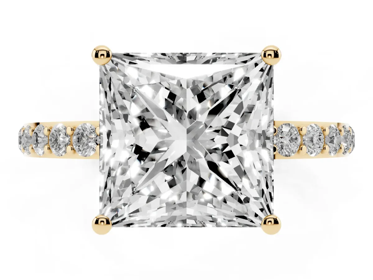 Princess Cut Diamond Solitaire Ring with Round Pavé Shoulders and Prong Setting Yellow gold