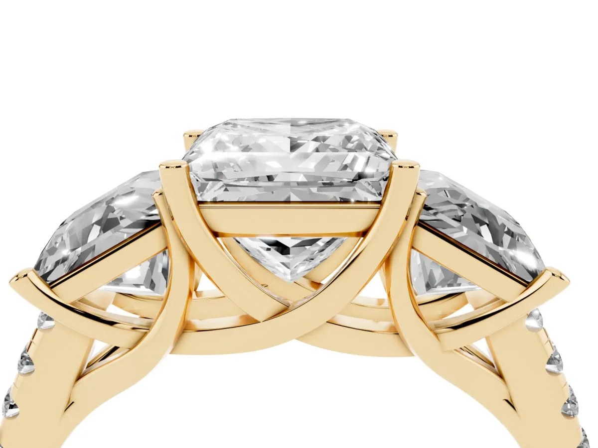 Three-Stone Princess Cut Diamond Ring with Round Pavé Band and Prong Setting Yellow gold