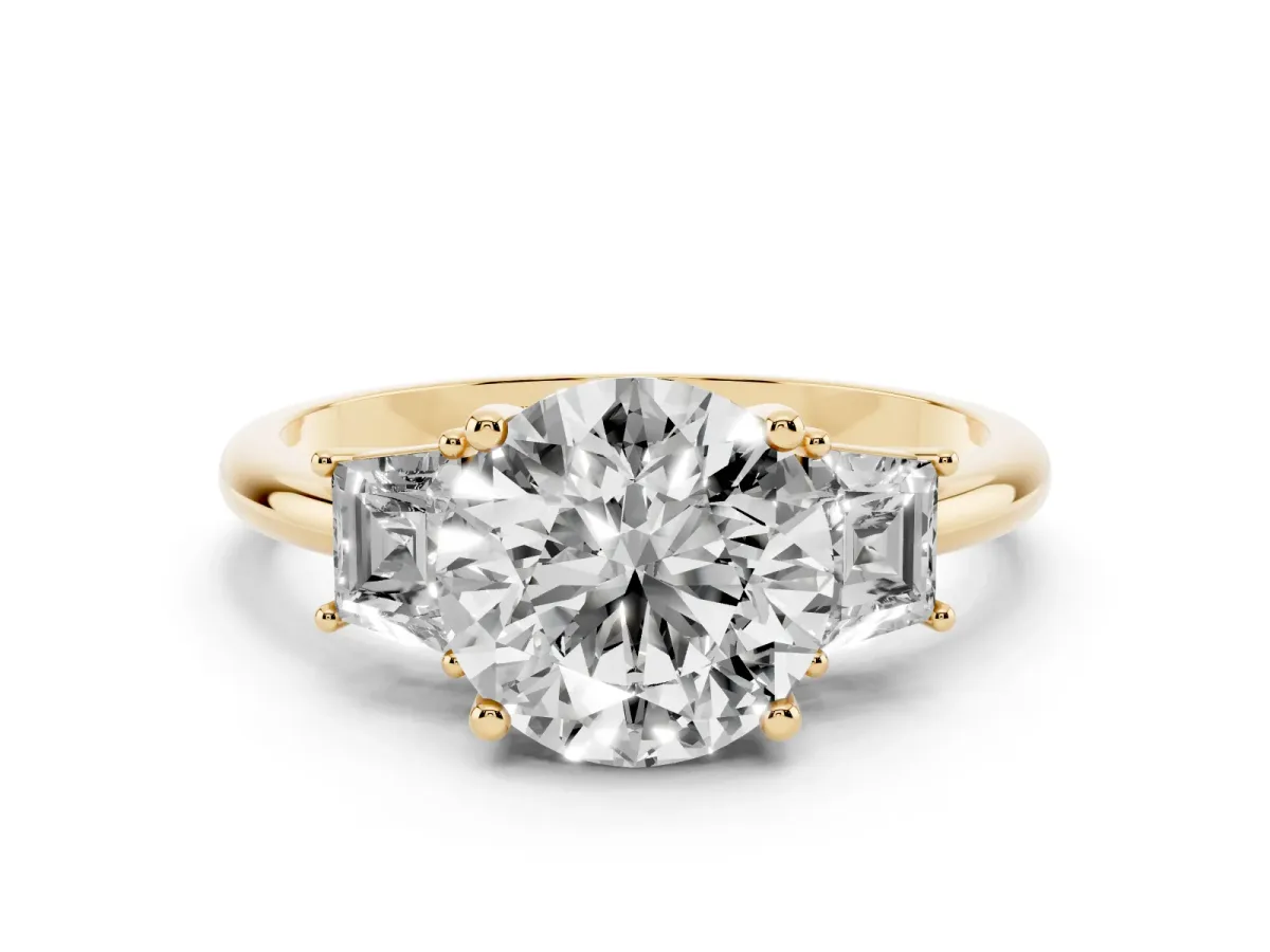 Round Cut Diamond Three-Stone Ring with Trapezoid Side Stones and Prong Setting Yellow gold