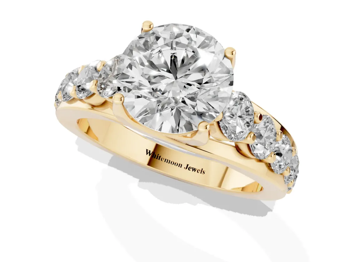 Round Cut Diamond Engagement Ring with Pavé Band and Four-Prong Setting Yellow gold