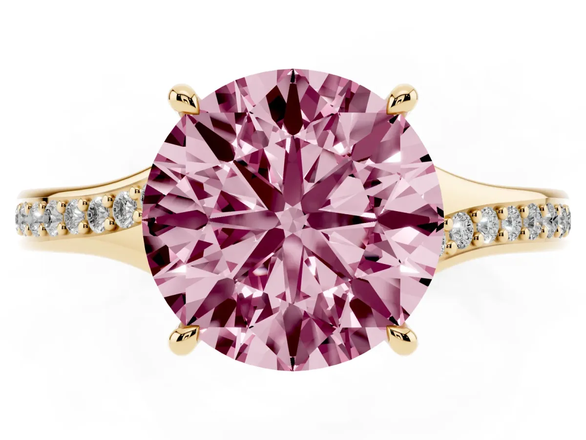 Fancy Pink Round Cut Diamond Solitaire Ring with Pavé Band and Prong Setting Yellow gold