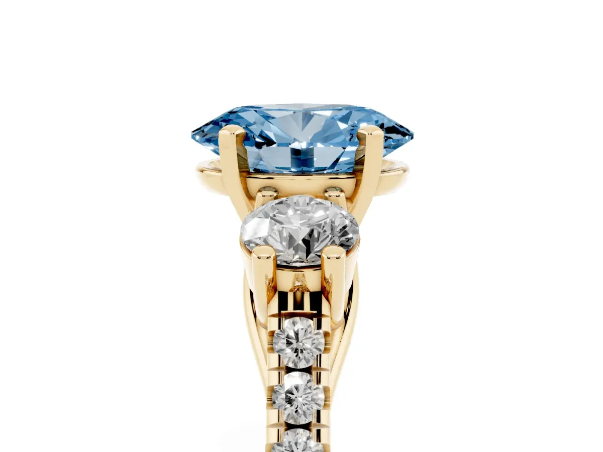 Fancy Blue Three-Stone Oval Cut Diamond Pavé Band with Four-Prong Setting Yellow gold