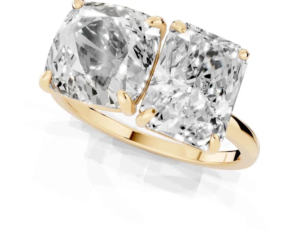 Cushion and Radiant Toi Moi Ring with Prong Setting and Plain Band Yellow gold