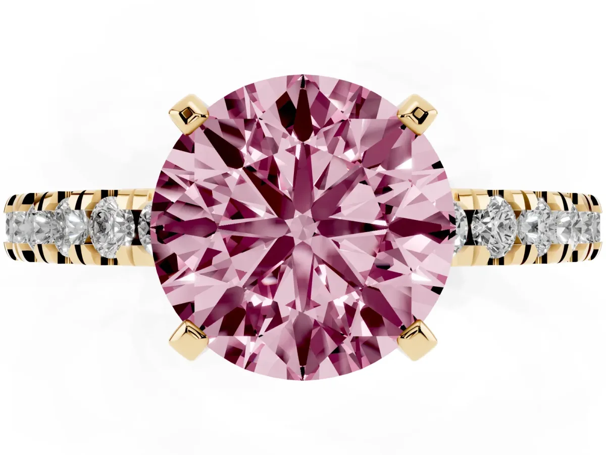 Fancy Pink Round Cut Solitaire Diamond with Pavé Band and Four-Prong Setting Yellow gold