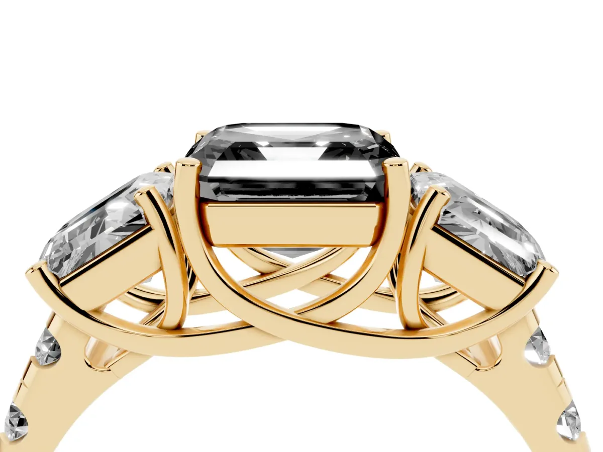 Fancy Black Three-Stone Asscher Cut Diamond Pavé Band with Prong Setting Yellow gold