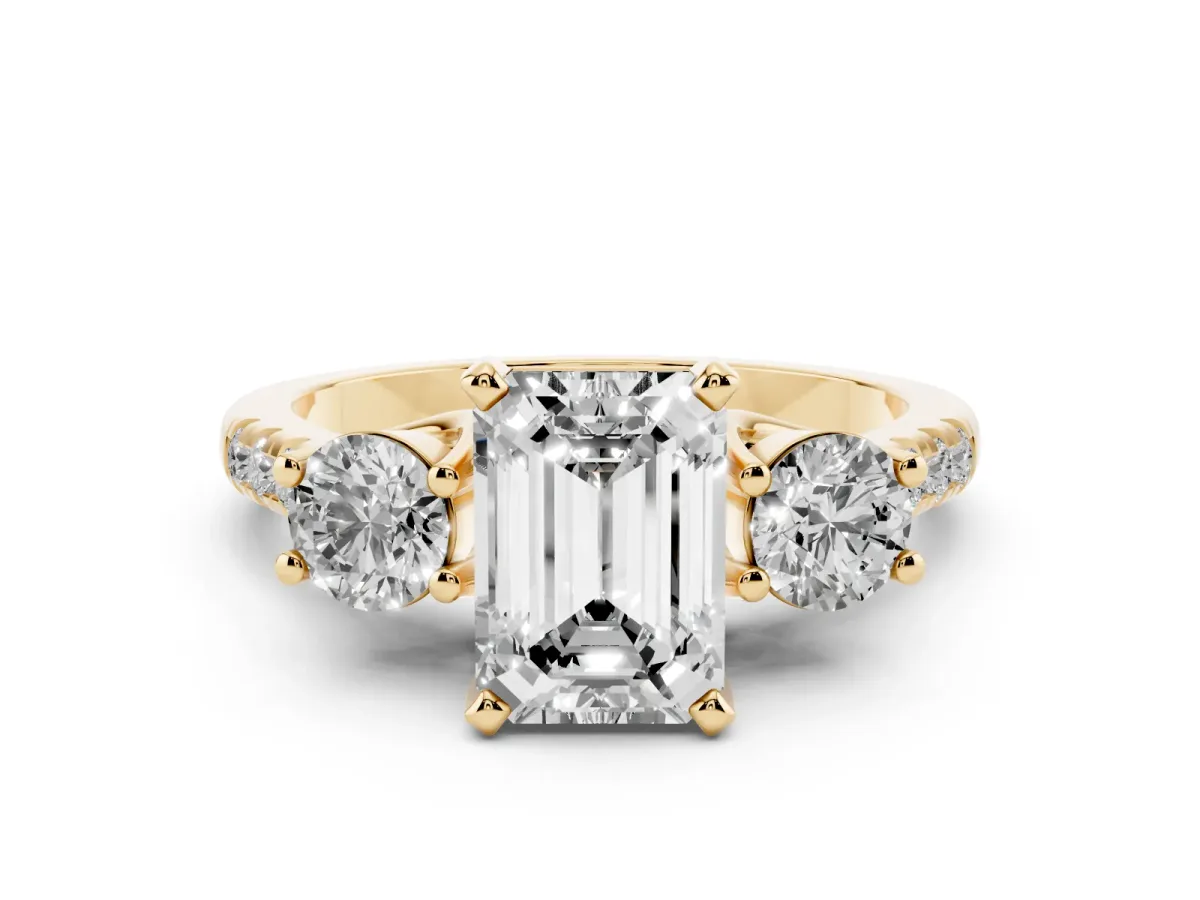 Three-Stone Emerald Cut Diamond Pavé Band with Four-Prong Setting Yellow gold