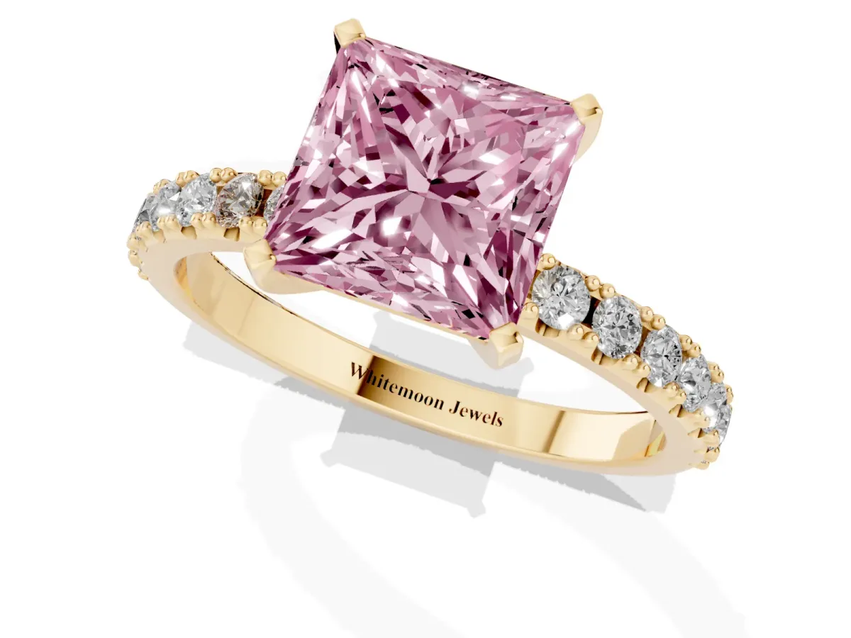 Fancy Pink Princess Cut Diamond Solitaire Pavé Band with Four-Prong Setting Yellow gold