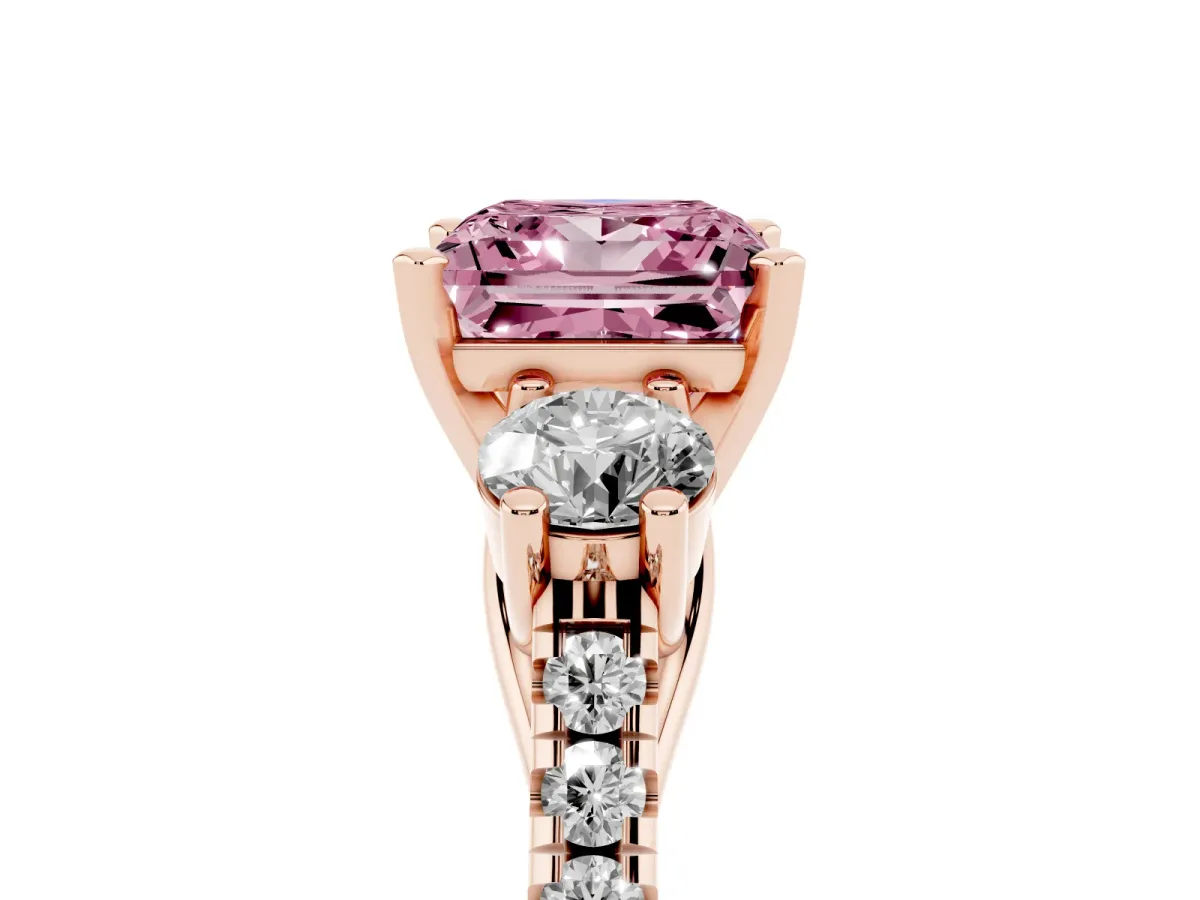 Fancy Pink Three-Stone Princess Cut Diamond Pavé Band with Four-Prong Setting Rose gold
