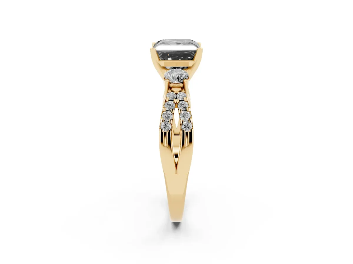 Fancy Black Princess Cut Diamond Three-Stone Ring with Pavé Split Shank and Four-Prong Setting Yellow gold
